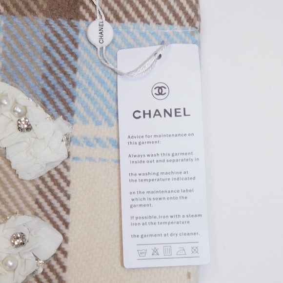 Chanel Beauté Blue and Brown Plaid Tote - VIP Gift - Picture 2 of 8